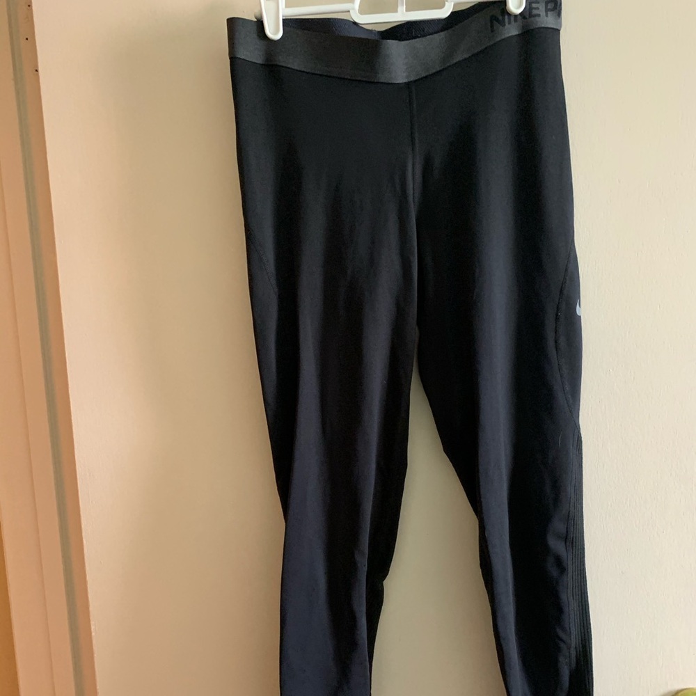 Black Nike Pro workout leggings